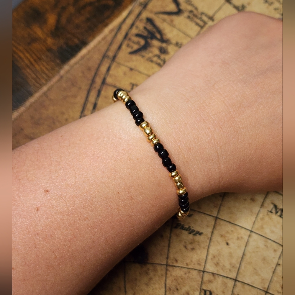 Elegant Black & Gold Beaded Stretch Bracelet